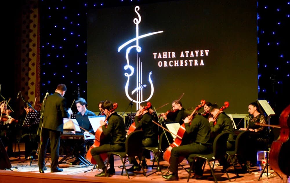 The orchestra of Tahir Atayev invites you to travel around France