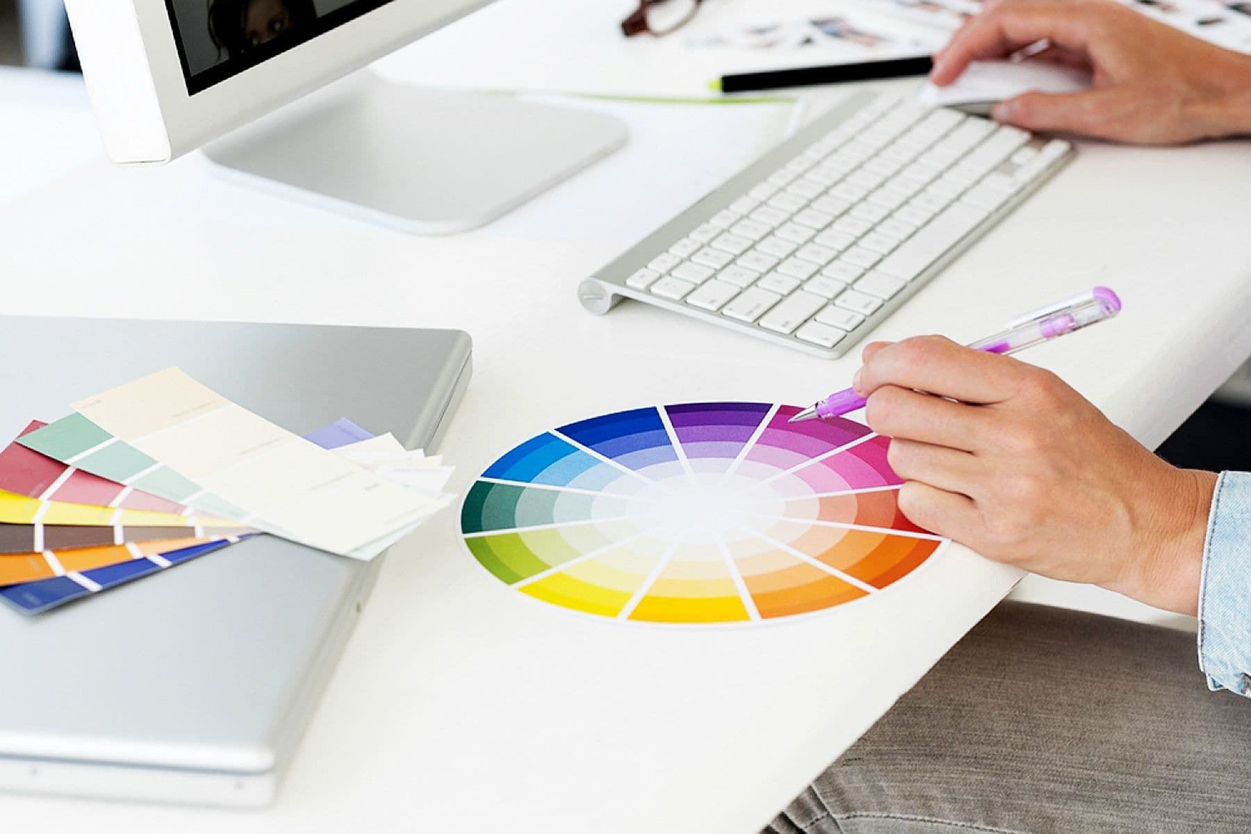 The UN Resident Coordinator's Office in Turkmenistan will hire a graphic designer