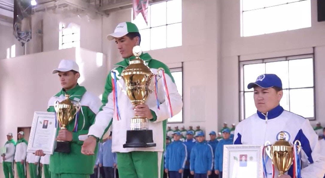 turkmenistanda-watan-goragcylarynyn-gunune-bagyslanyp-harby-gullukcylaryn-yaryslary-gecdi