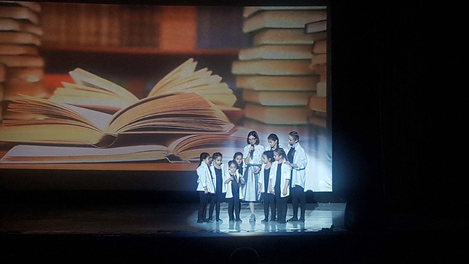 tam-gde-rozhdayutsya-zvezdy-za-kulisami-vysokoj-kultury