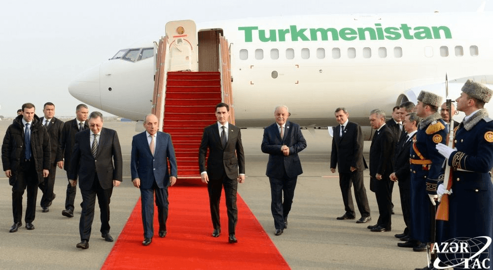 Президент Туркменистана прибыл с визитом в Азербайджан