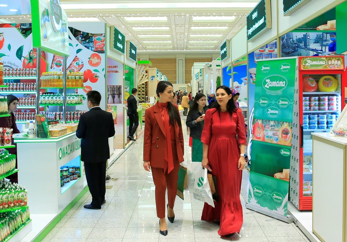 turkmenistanyn-senagatcylar-we-telekeciler-birlesmesi-15-yyllygyny-ustunliklerin-sergisi-bilen-bellar