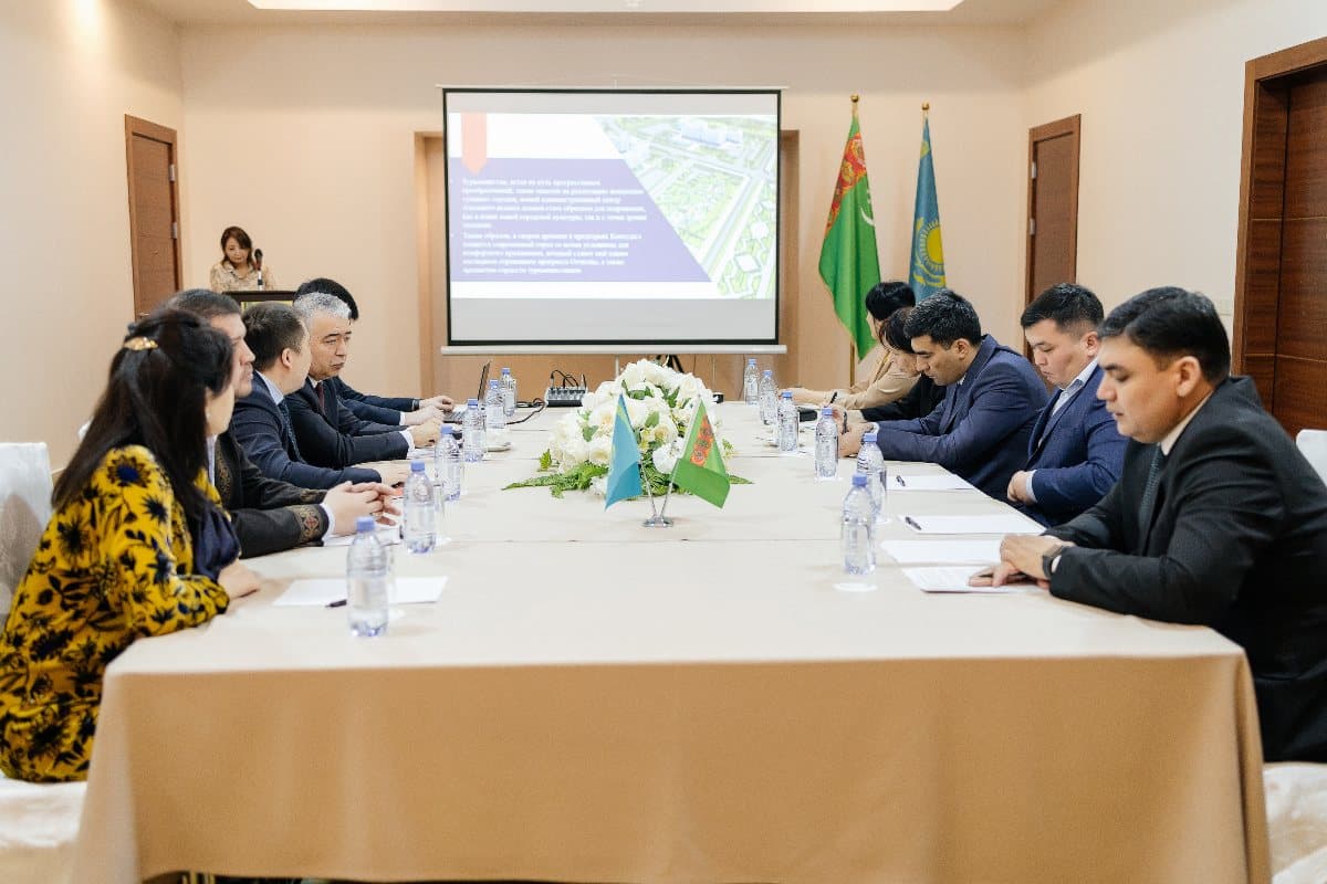 v-aktau-sostoyalas-prezentaciya-goroda-arkadag