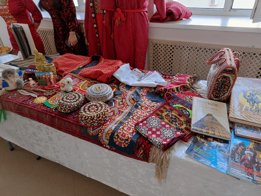 Astrahandaky türkmen talyplary Halkara Nowruz gününi bellediler