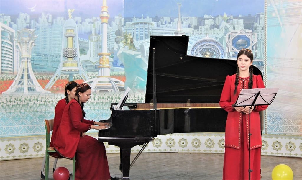 nedelya-turkmenskih-kompozitorov-pervyj-den-polet-normalnyj