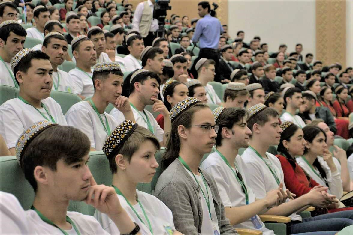 На международную олимпиаду по математике в Ашхабад приехали студенты из 8 стран