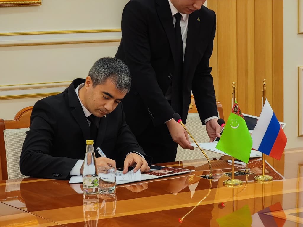 port-turkmenbashi-rasshiryaet-mezhdunarodnoe-partnerstvo-i-povyshaet-konkurentosposobnost