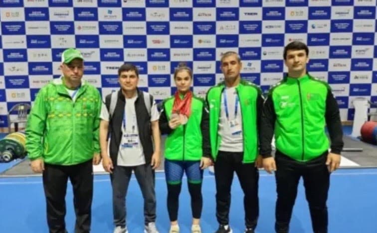 Туркменская тяжелоатлетка завоевала серебро на чемпионате Азии-2023