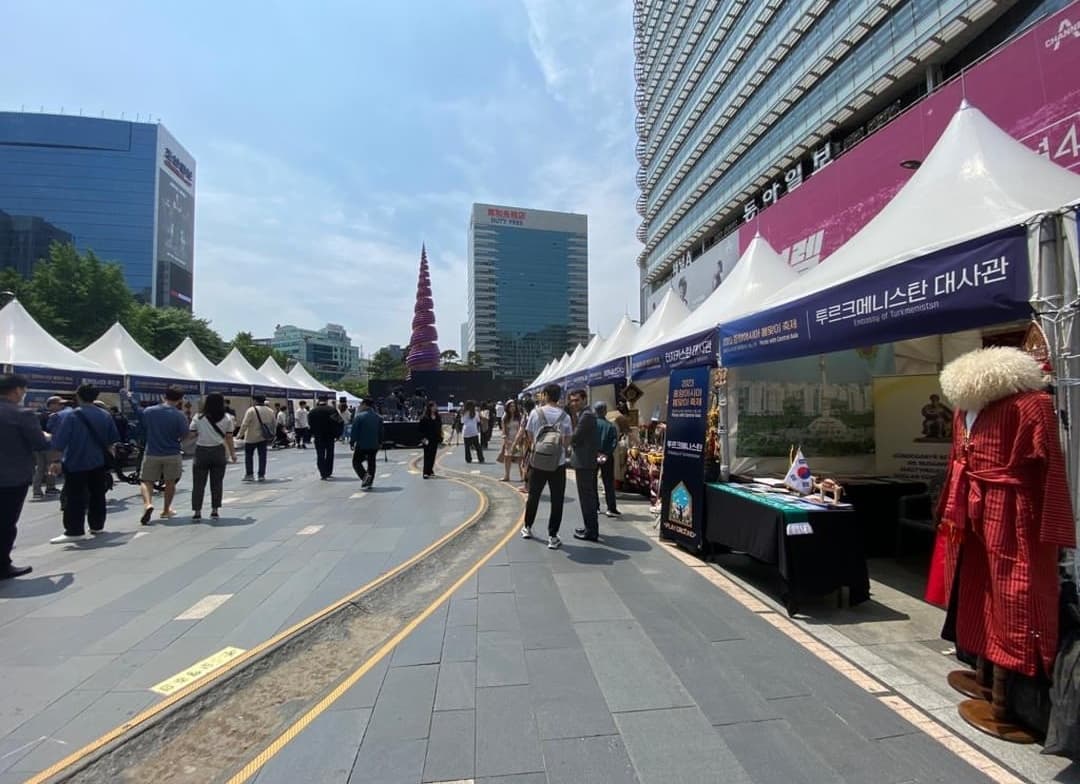 The Turkmen film "Seyis" was shown in Korean in Seoul