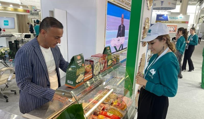 turkmenskie-kompanii-dogovorilis-ob-eskorte-produkcii-na-polyah-russia-halal-expo