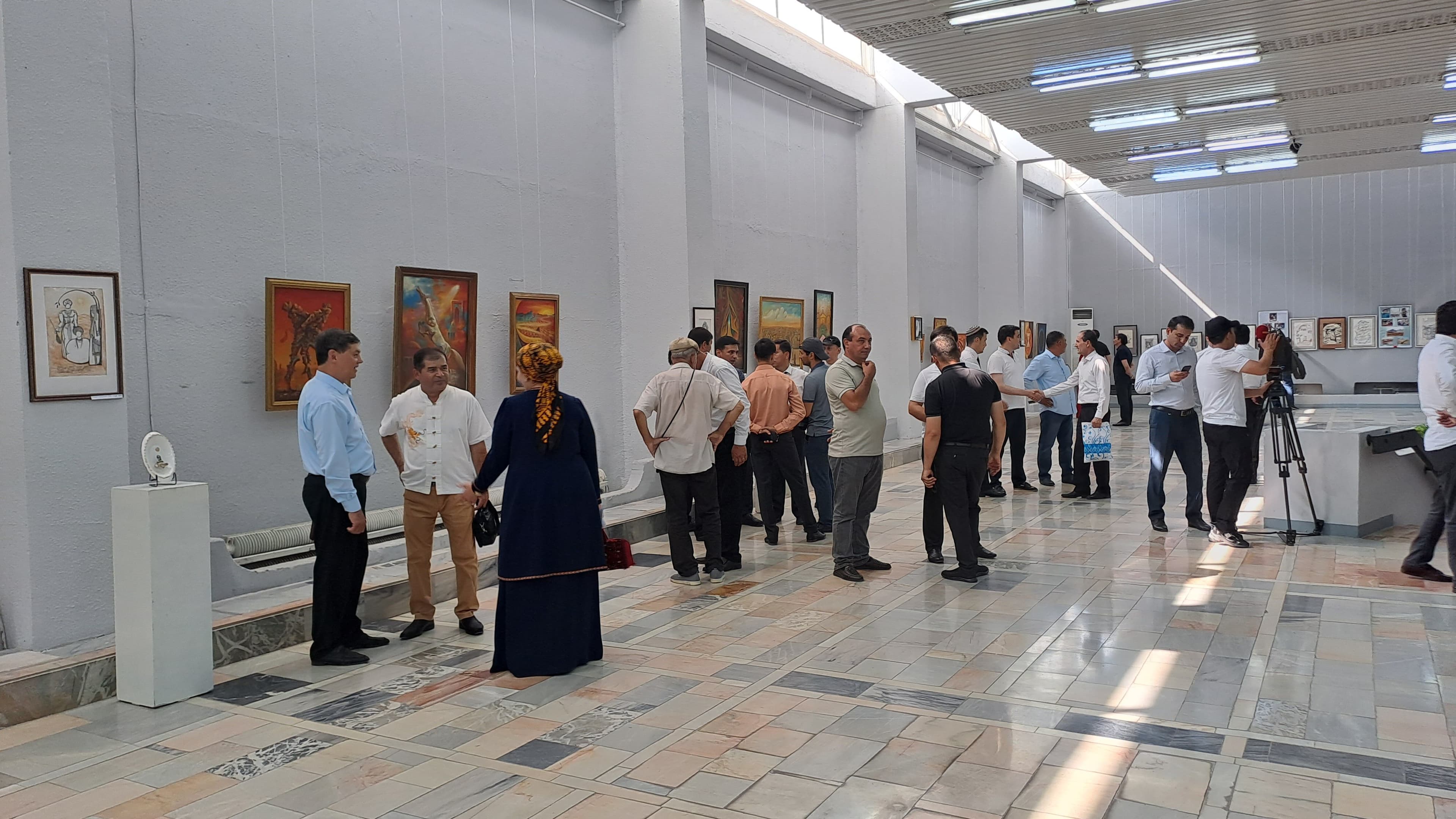 v-plenu-garmonii-v-ashhabade-otkrylas-vystavka-maryjskih-hudozhnikov