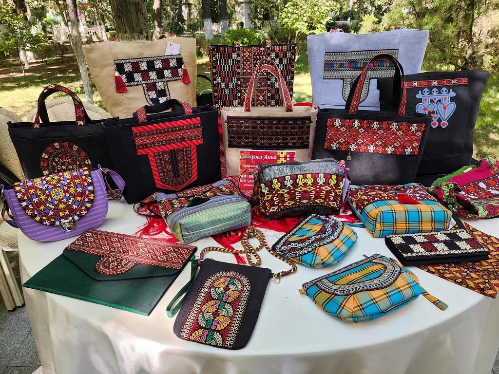 mtc-prodvigaet-produkciyu-remeslennikov-stran-centralnoj-azii-na-mezhdunarodnye-rynki