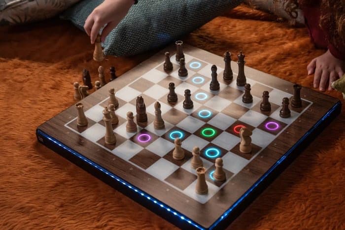 Умная доска GoChess позволит сыграть в шахматы совершенно новым способом