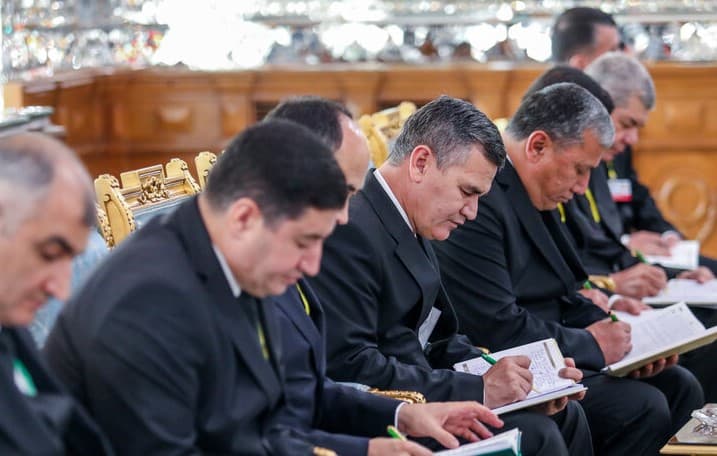 eyran-bilen-turkmenistanyn-arasynda-toplumlayyn-ulag-resminamasy-tayyarlanyar