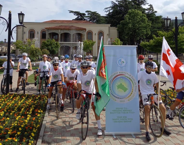 tbilisi-saherinde-butindunya-welosiped-gunune-bagyslanan-welosipedli-yoris-gecirildi