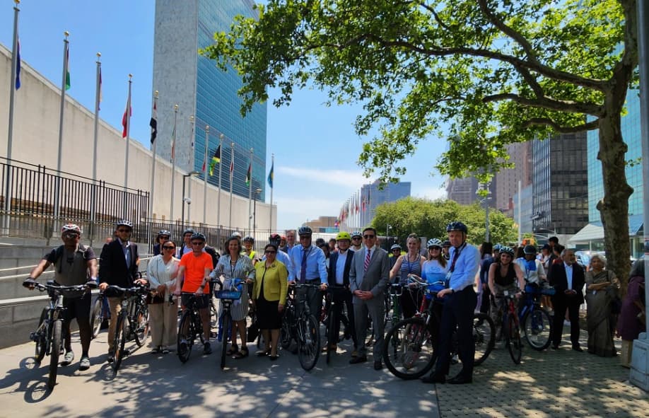 v-shtab-kvartire-oon-v-nyu-jorke-sostoyalos-prazdnovanie-vsemirnogo-dnya-velosipeda