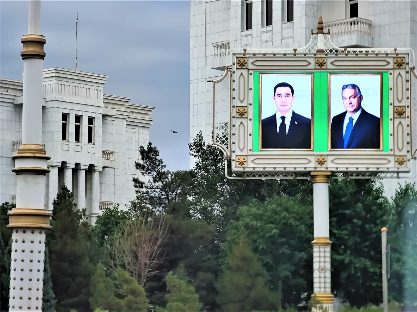 predsedatel-halk-maslahaty-turkmenistana-vstretilsya-s-premer-ministrom-vengrii