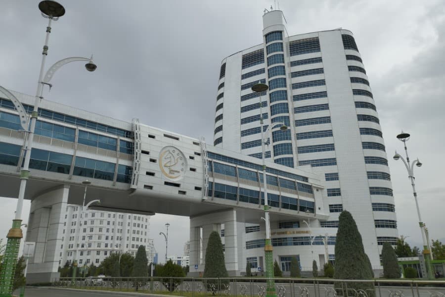 stavku-naloga-na-pribyl-v-turkmenistane-umenshili-dlya-molodezhnyh-predpriyatij