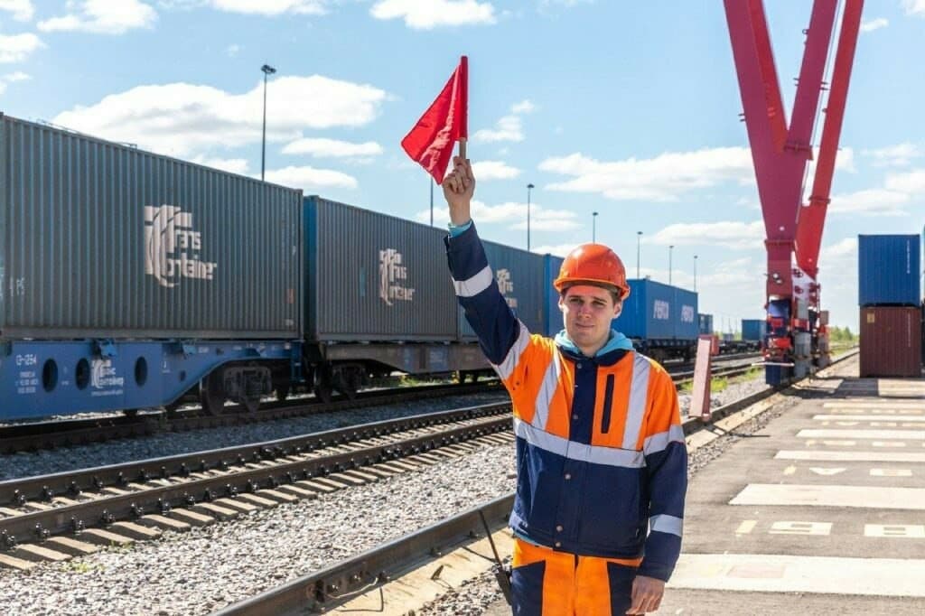 otpravlen-pervyj-kontejnernyj-poezd-s-yuzhnogo-urala-v-saudovskuyu-araviyu-cherez-turkmenistan