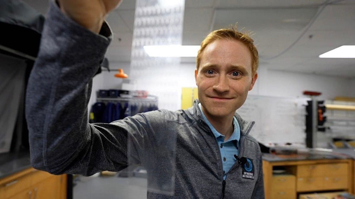 how-paper-snowflakes-helped-make-duct-tape-60-times-stronger-yet-removable