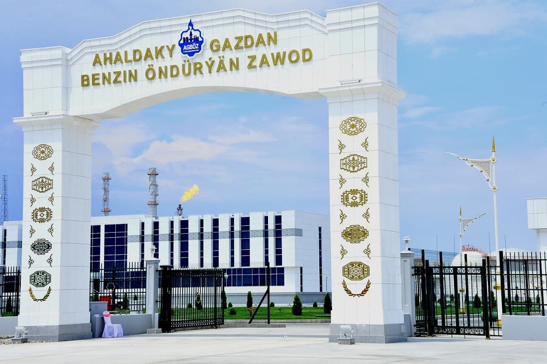 turkmenhimiya-dowlet-konsernine-ahalyn-gazdan-benzin-onduryan-zawodynyn-mudiri-yolbascylyk-eder