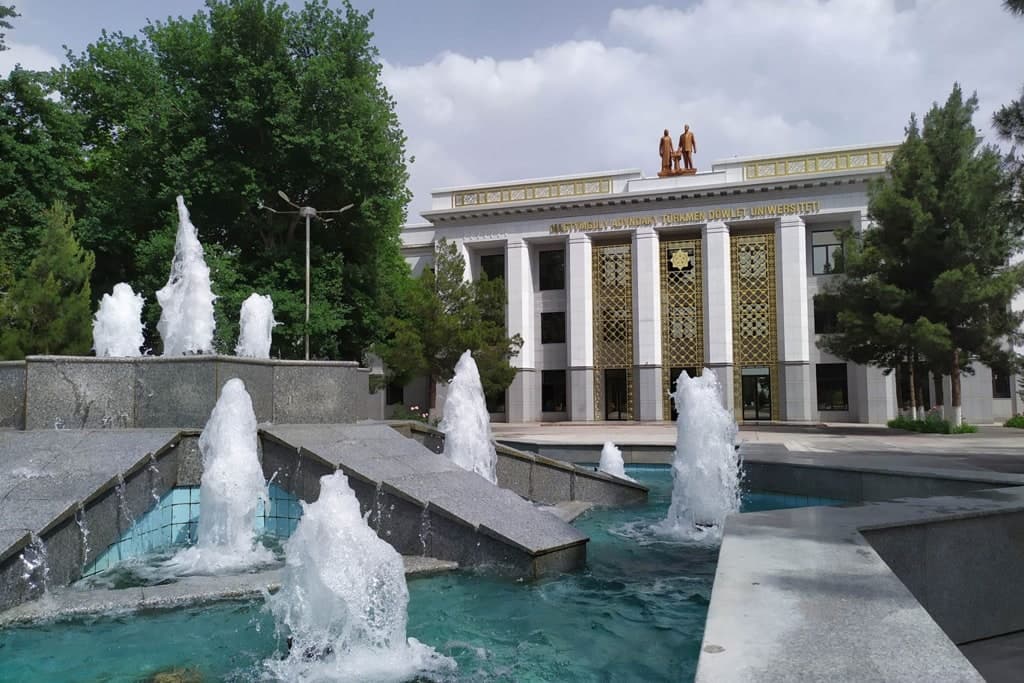 kolichestvo-studentov-vuzov-turkmenistana-za-15-let-uvelichilos-v-4-raza