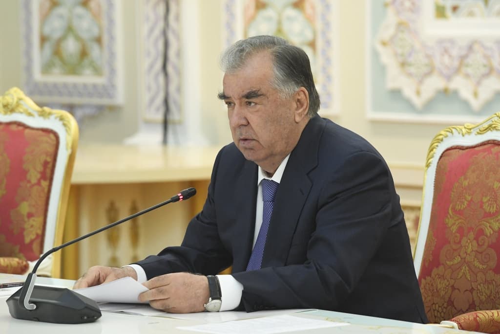 Глава Таджикистана прибыл в Ашхабад на переговоры с президентами Туркменистана и Узбекистана
