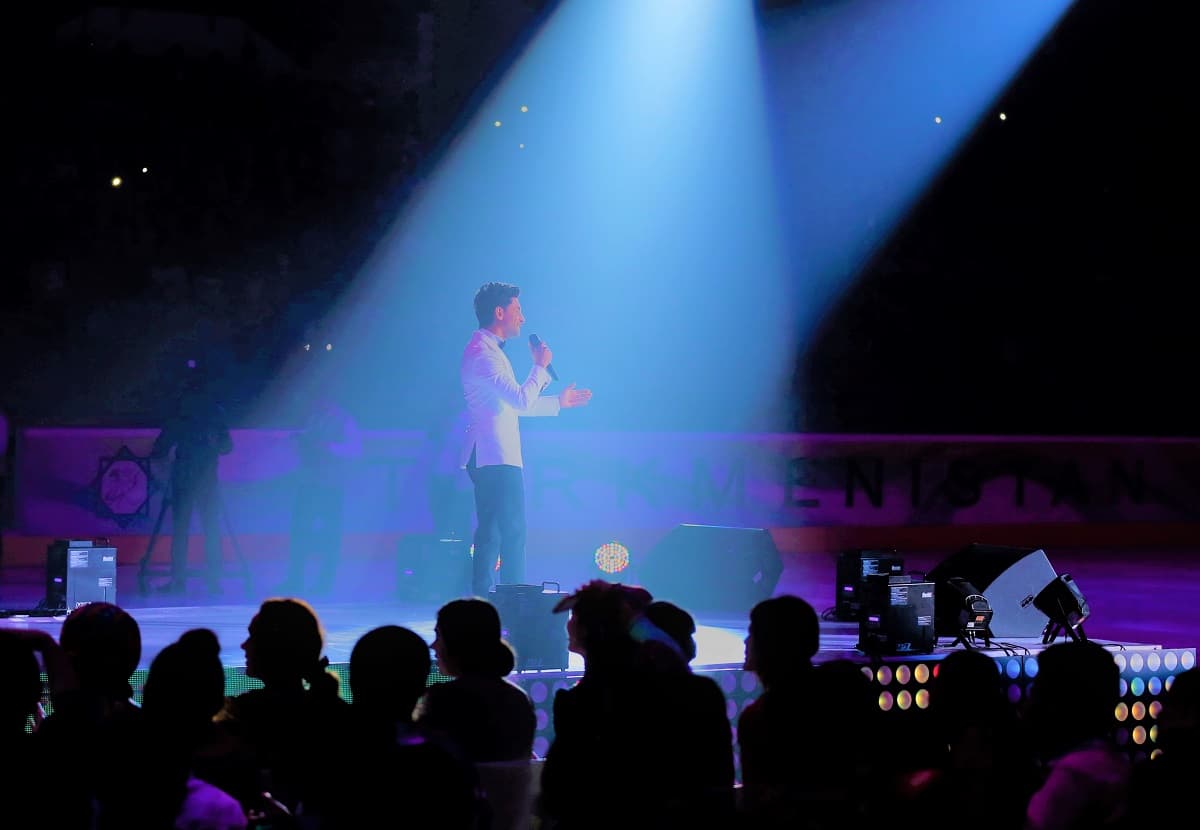 avazinskij-park-priglashaet-otdyhayushchih-na-shou-koncert-marafon-startoval-na-beregu-kaspiya