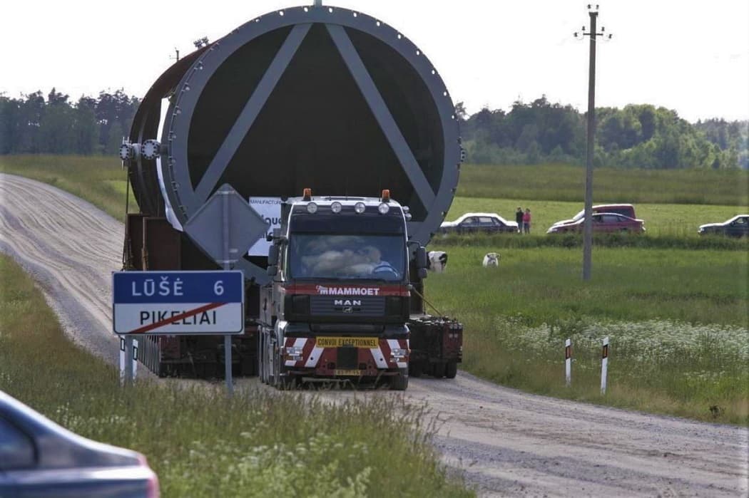 3-km-v-chas-kak-perevozyat-samye-tyazhelye-gruzy-v-istorii-chelovechestva