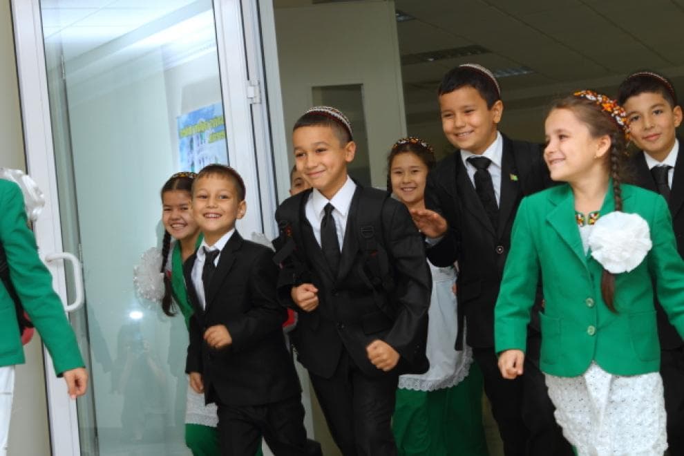 tekstilnuyu-shkolnuyu-korzinu-predlagaet-sobrat-turkmenskaya-internet-platforma