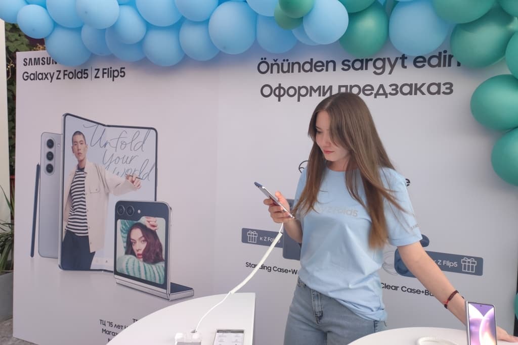 samsumg-prezentoval-svoi-flagmanskie-smartfony-dlya-turkmenskoj-auditorii