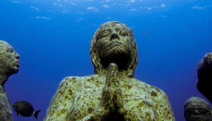 Stone statues "protect" the coast of Tuscany from poachers