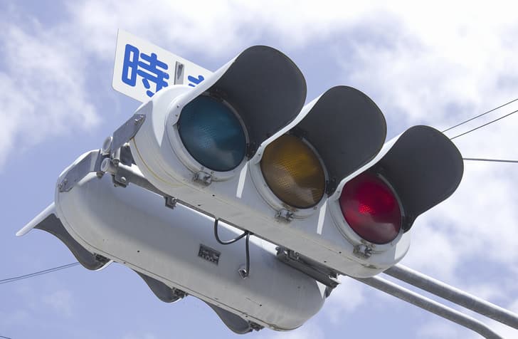 traffic-light-japan-blue-instead-green-whats-mystery