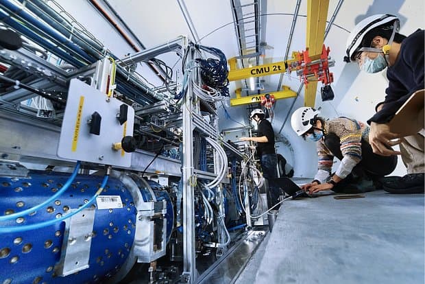 scientists-have-observed-neutrinos-first-time-large-hadron-collider-what-does-mean