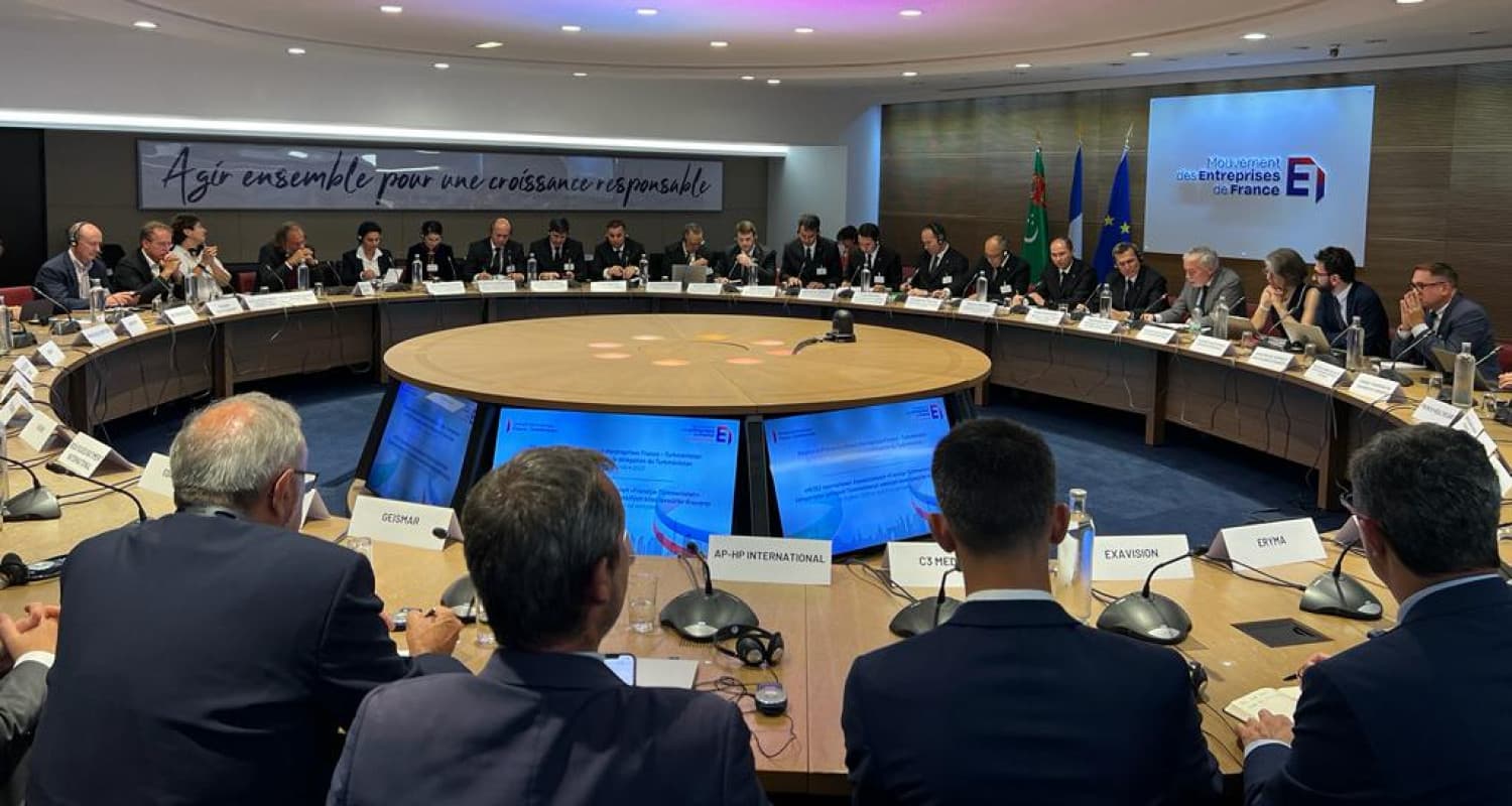 v-parizhe-sostoyalas-vstrecha-turkmenskoj-delegacii-s-predstavitelyami-delovyh-krugov-francii