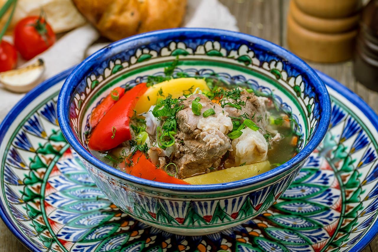 russkij-restoran-s-turkmenskim-kreativom-v-centre-chikago