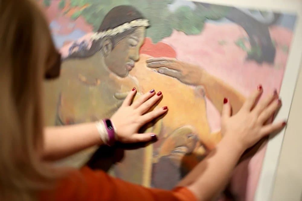 touch-art-your-hands-tactile-exhibits-presented-hermitage