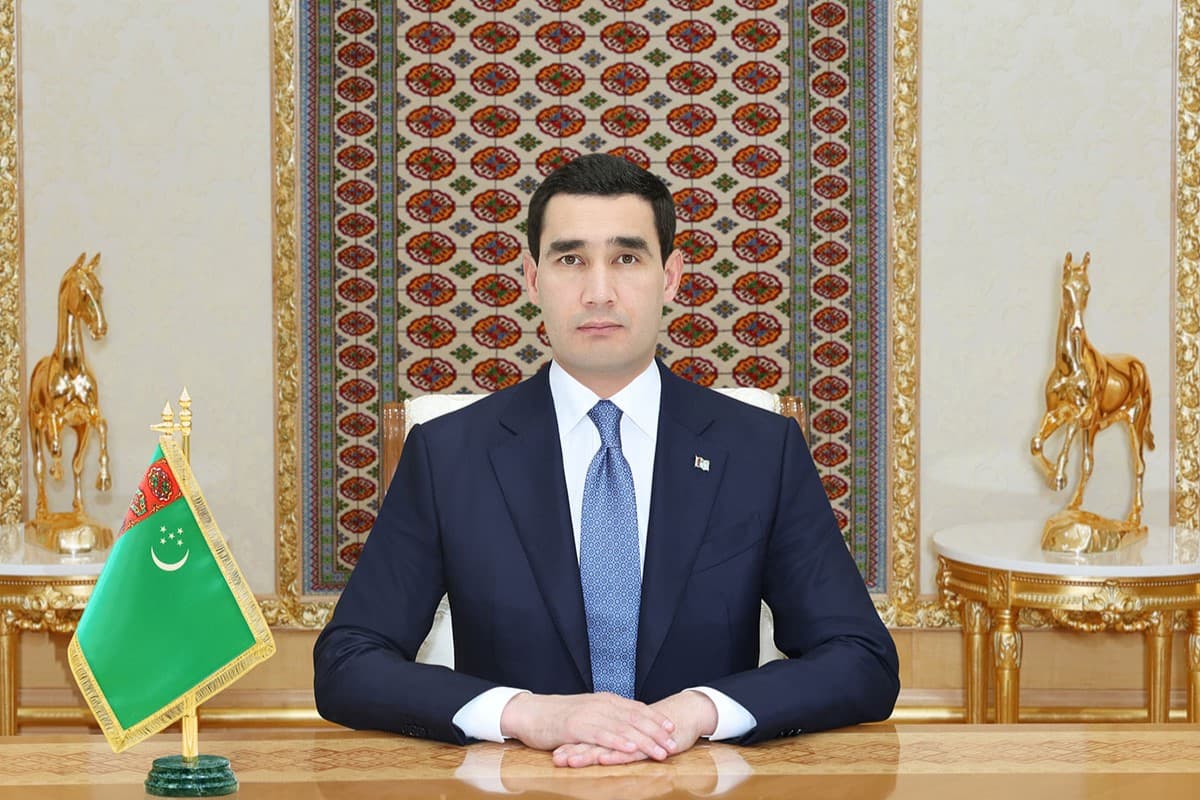 prezidentu-turkmenistana-ispolnyaetsya-42-goda