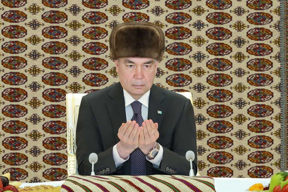 Türkmen halkynyň Milli Lideri Arkadag şäherinde berlen sadaka gatnaşdy