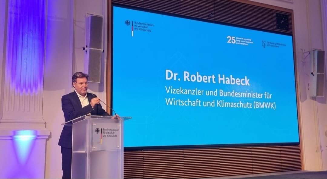 Dolandyryş boýunça hünärmenleri taýýarlamagyň maksatnamasynyň 25 ýyllygy Berlinde bellendi