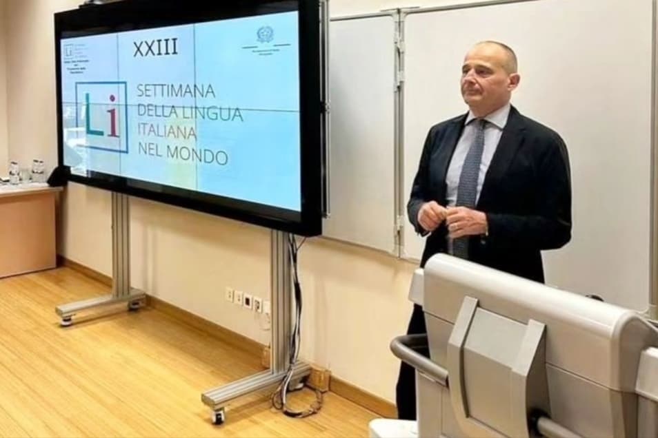 Türkmen ýokary okuw jaýynda italýan ýazyjysynyň doglan gününiň 100 ýyllygyny bellediler