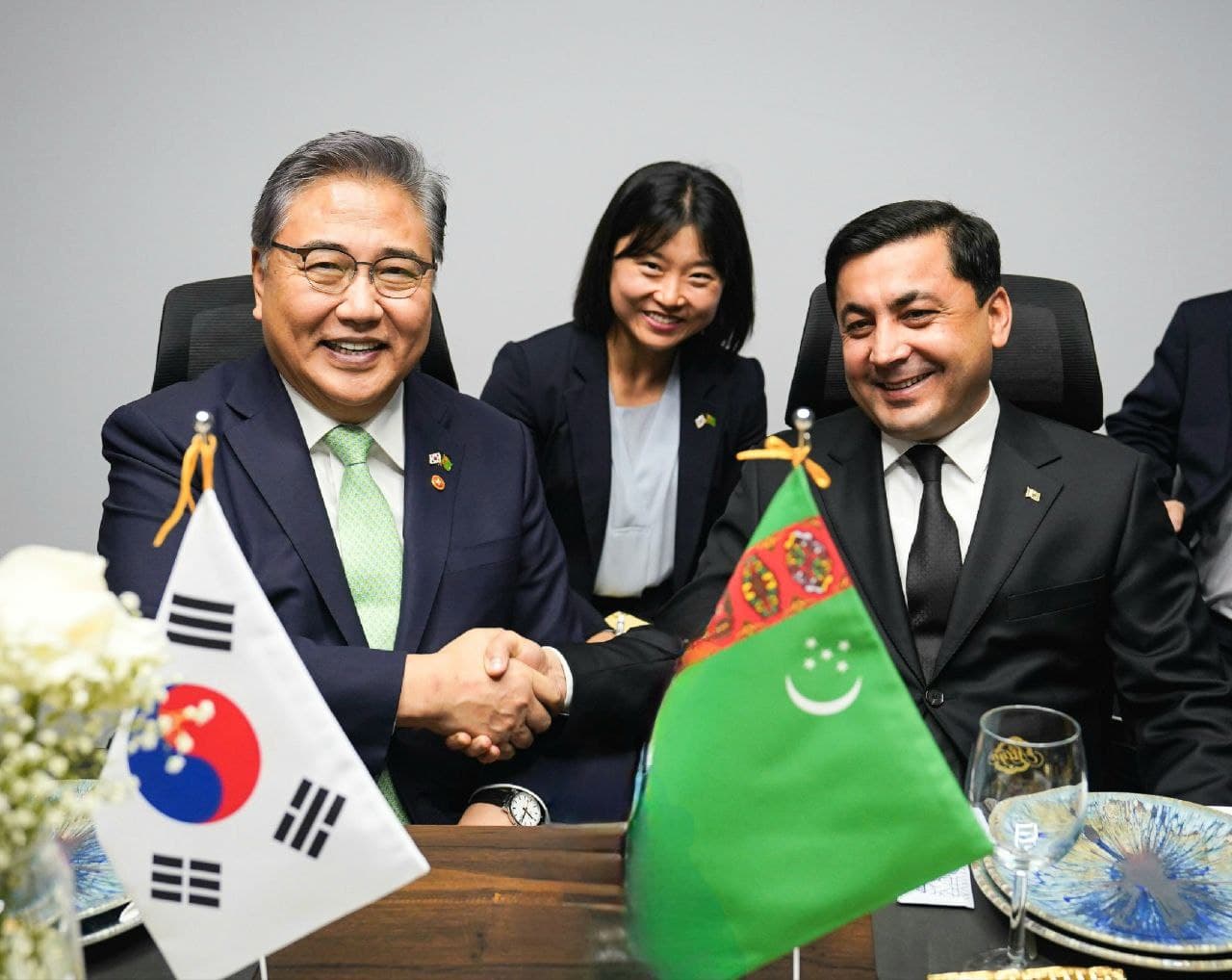 pak-dzhin-i-vice-premer-turkmenistana-obgovorili-uchastie-korejskih-kompanij-v-promproektah