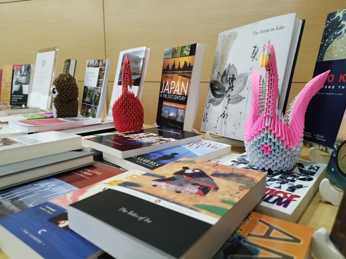 Фонд «Ниппон» передал технологическому вузу Туркменистана книги о Японии