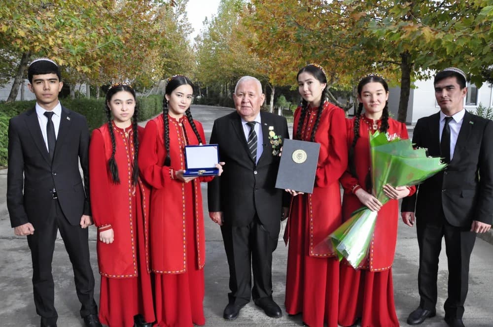 Diplomat Amangeldi Rahmanov was awarded a special award by the Organization for Economic Cooperation
