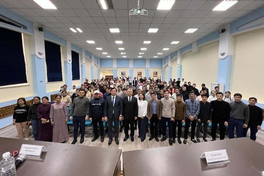 Türkmen diplomaty gazagystanly talyplara sapak berdi