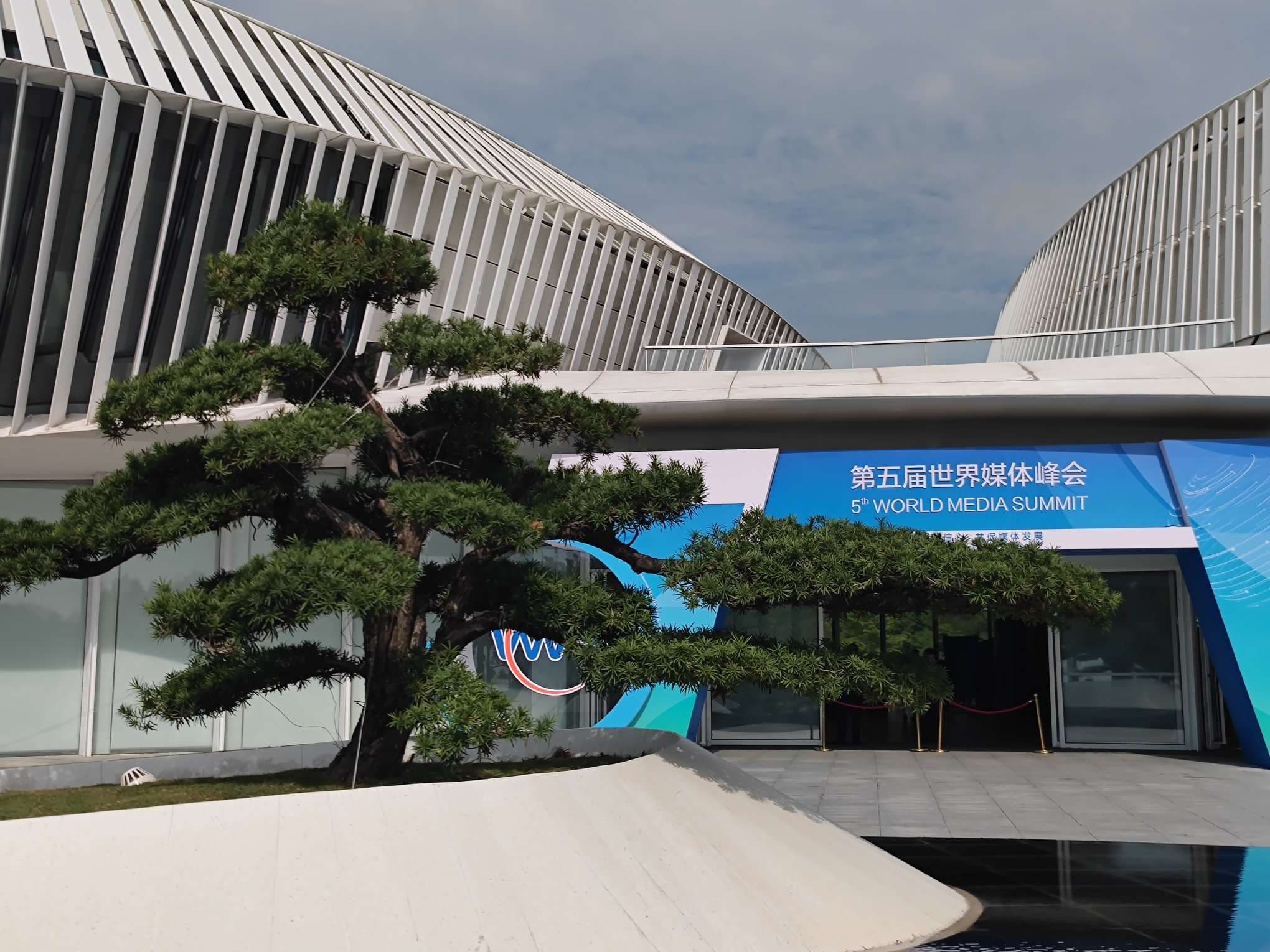 vsemirnyj-sammit-smi-vyzovy-i-vozmozhnosti-mediaindustrii-kak-dve-storony-odnoj-medali