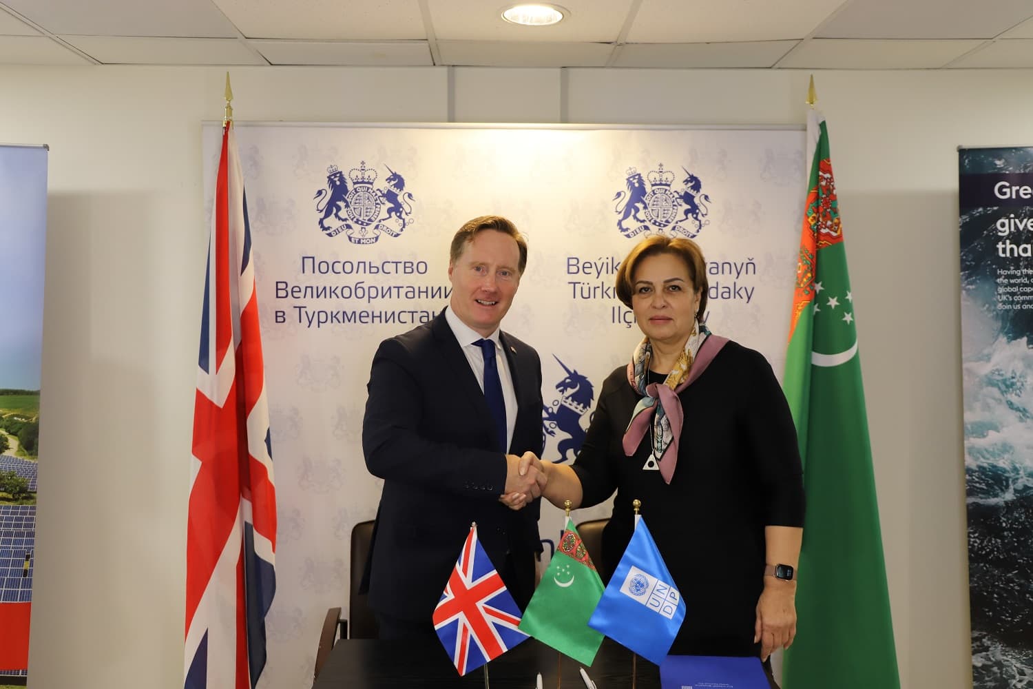 beyik-britaniyanyn-ilcihanasy-we-bmgom-turkmenistanyn-howa-tagallalaryna-goldaw-beryar