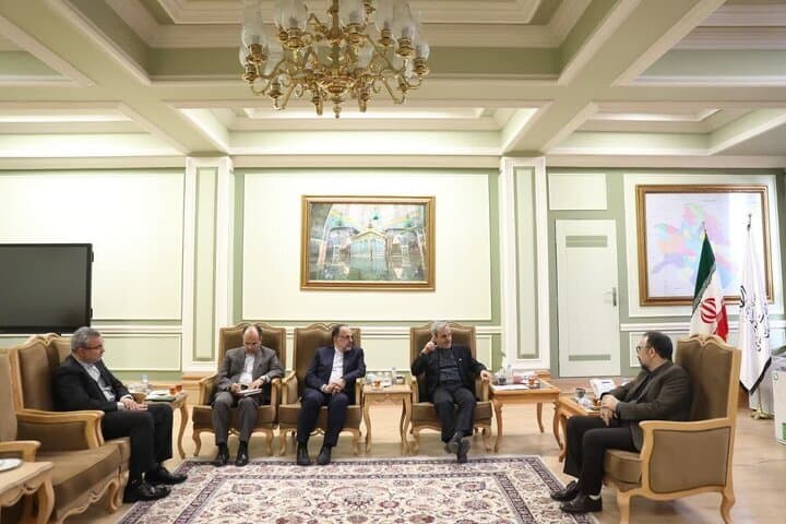 posol-irana-obsudil-s-gubernatorom-horasan-razavi-povestku-ego-vizita-v-mary