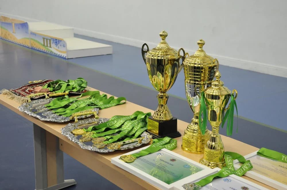 v-turkmenistane-sostoyalis-sportivnye-sorevnovaniya-sredi-diplomatov