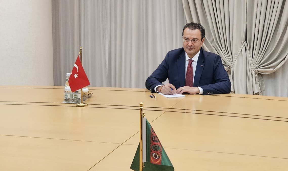Türk ilçisi Togan Oral Türkmenistandaky diplomatik işini tamamlaýar